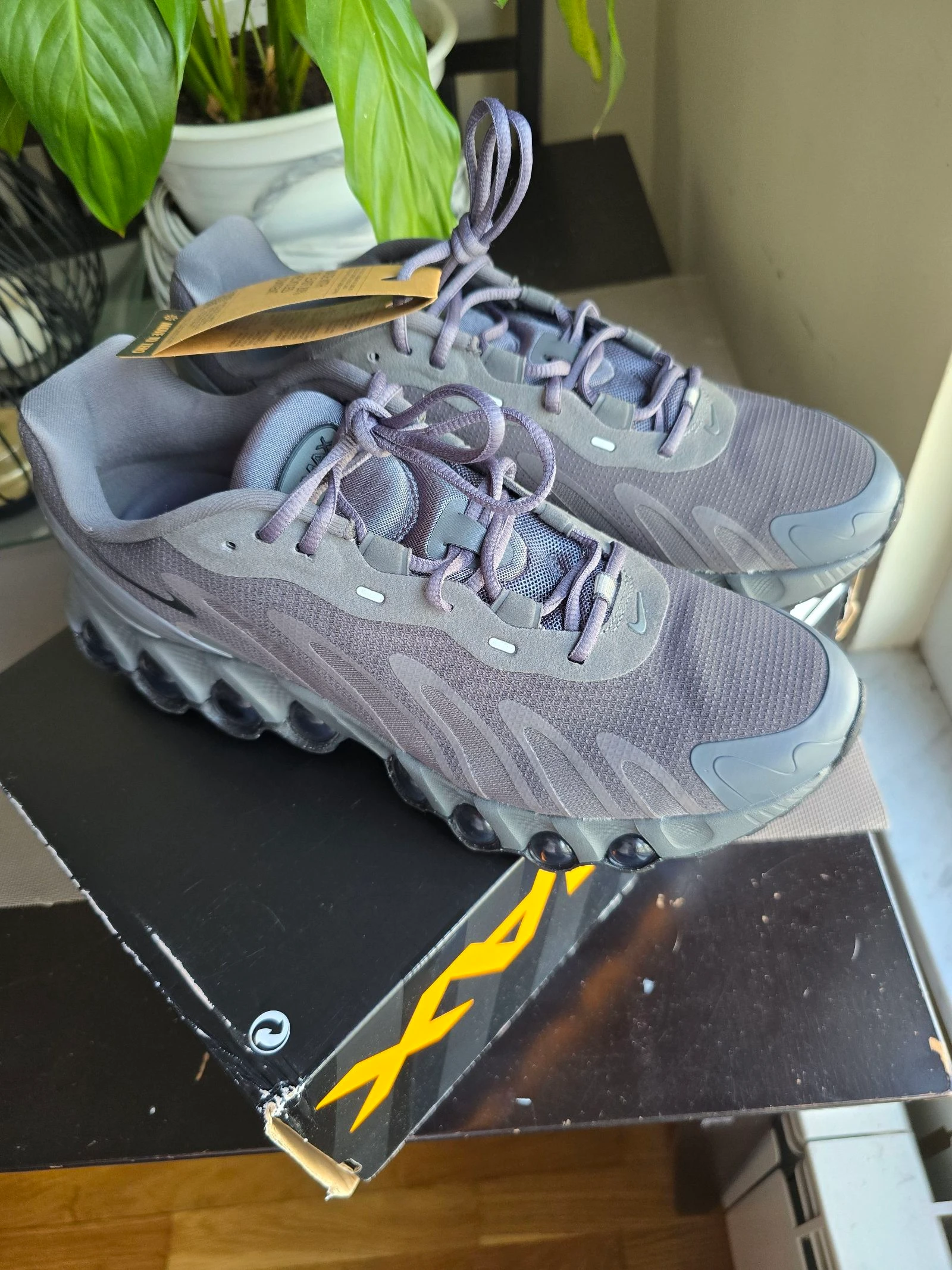 Chaussures Nike Air Max DN8 Taille 44 - Toutes neuves avec étiquettes! – photo 8
